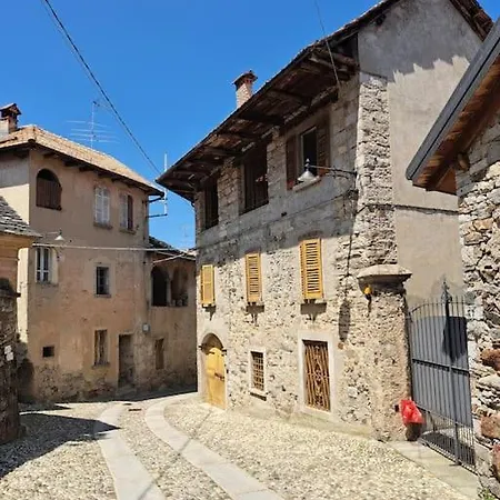 Storico Con Giardino Soleggiato - Via Rinaldi * Arto Centonara